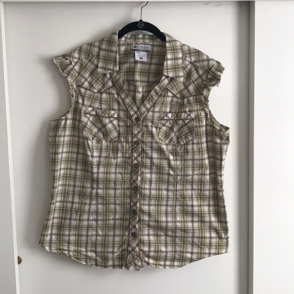 Columbia cap sleeve button up blouse